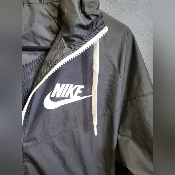 Nike The Wind Runner Black and White Jacket Size M Big Boys - Picture 3 of 13